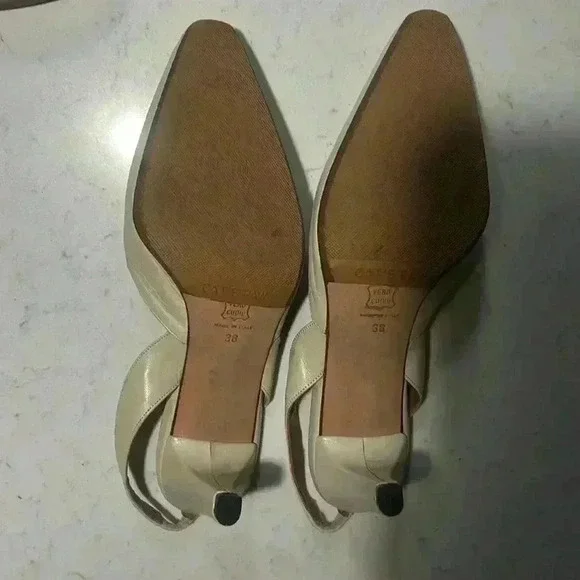 Giorgio Armani leather cats paw heels in size 38 7.5 - Picture 6 of 8